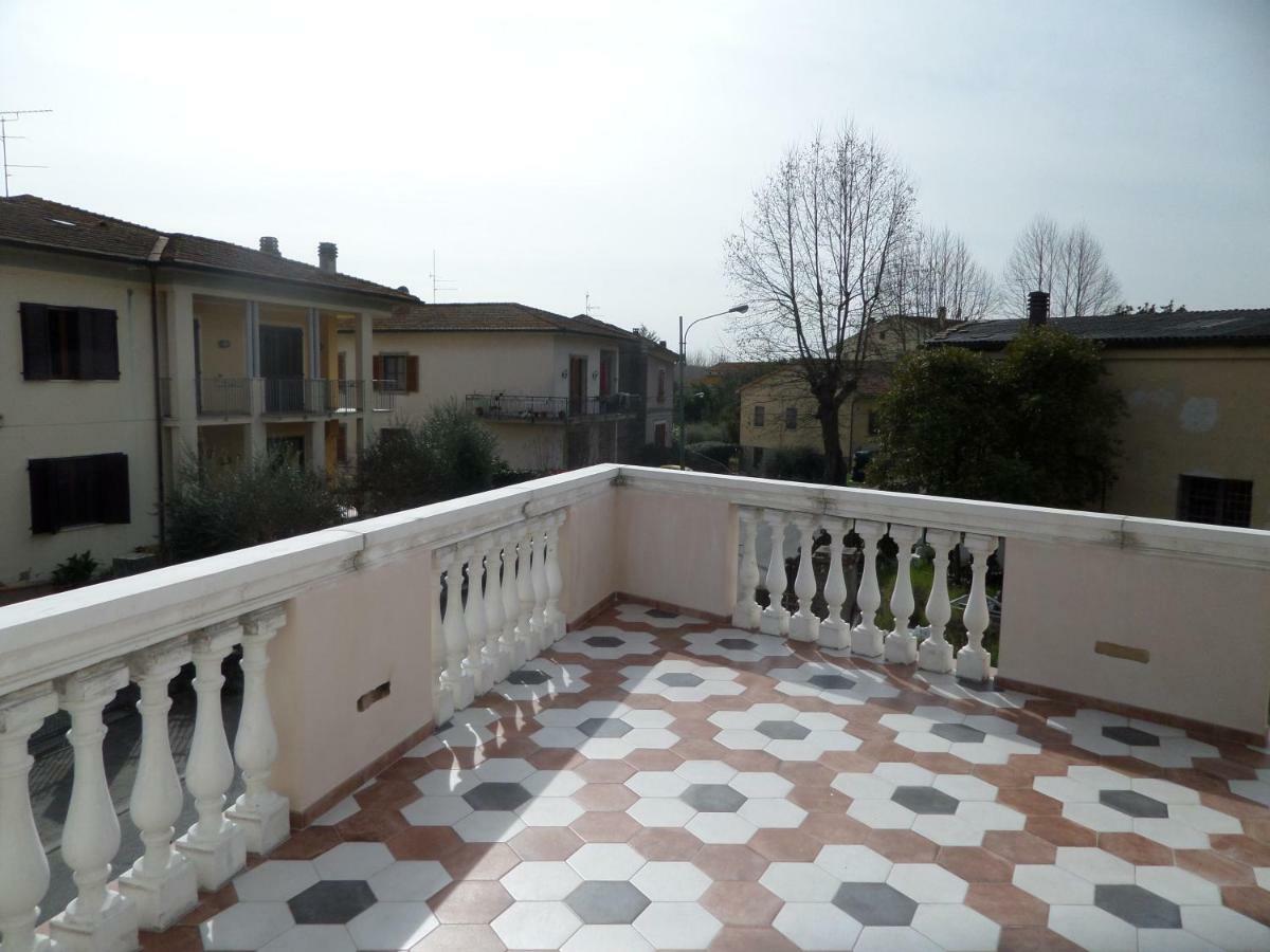 La Terrazza Apartamento Palaia Exterior foto